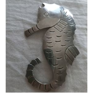 STERLING SILVER VINTAGE SEA HORSE PIN
